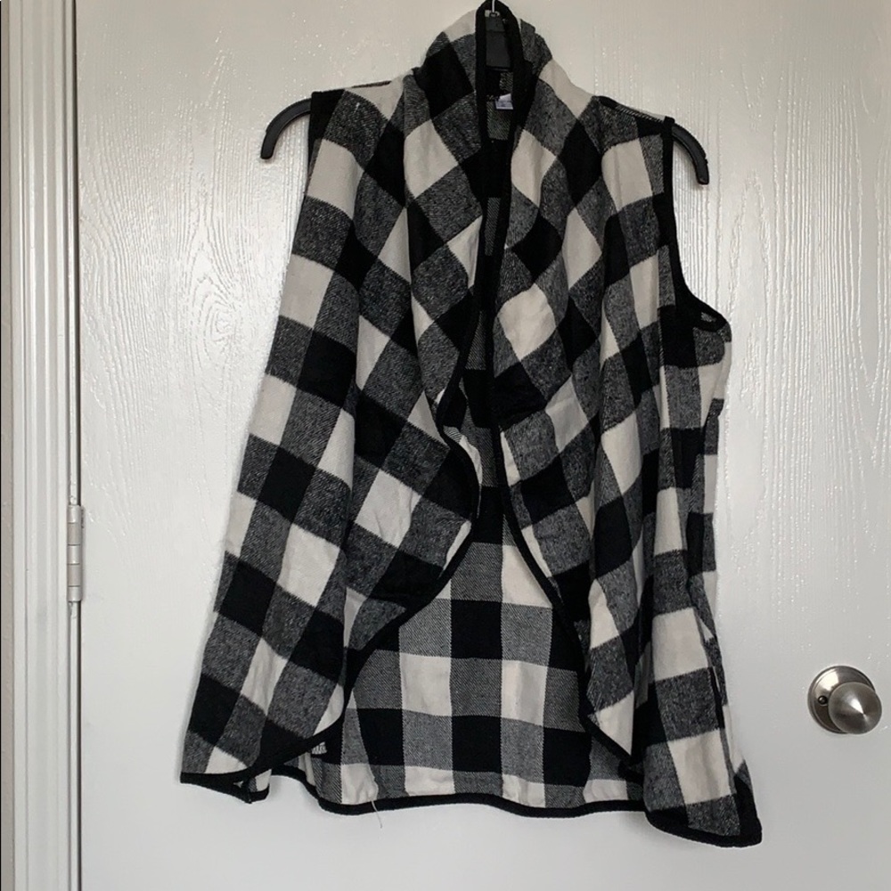 Plaid vest🌺